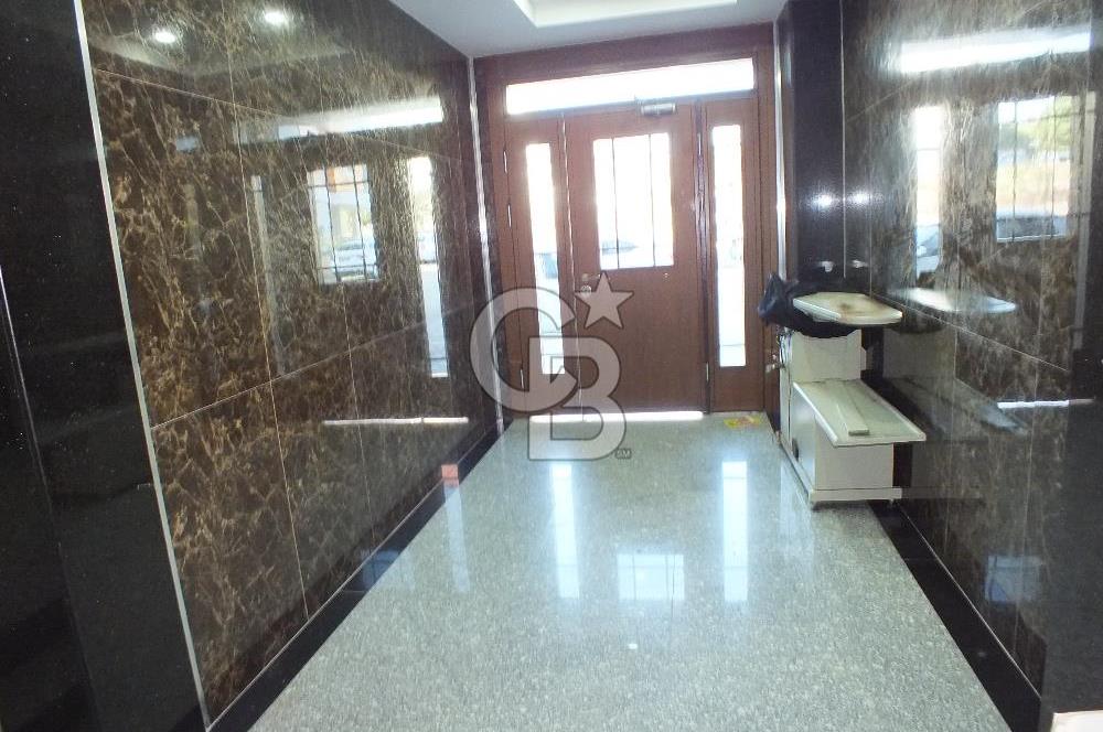 Sancaktepe Merkezde Atatürk Caddesine Cephe Kiralık Plaza Katı