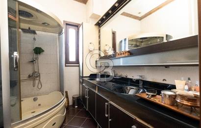 Büyükada'da 1.188 m2 Arsa İçinde Köşe Konumlu Satılık Köşk