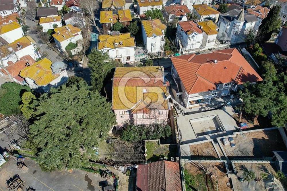 Büyükada'da 1.188 m2 Arsa İçinde Köşe Konumlu Satılık Köşk