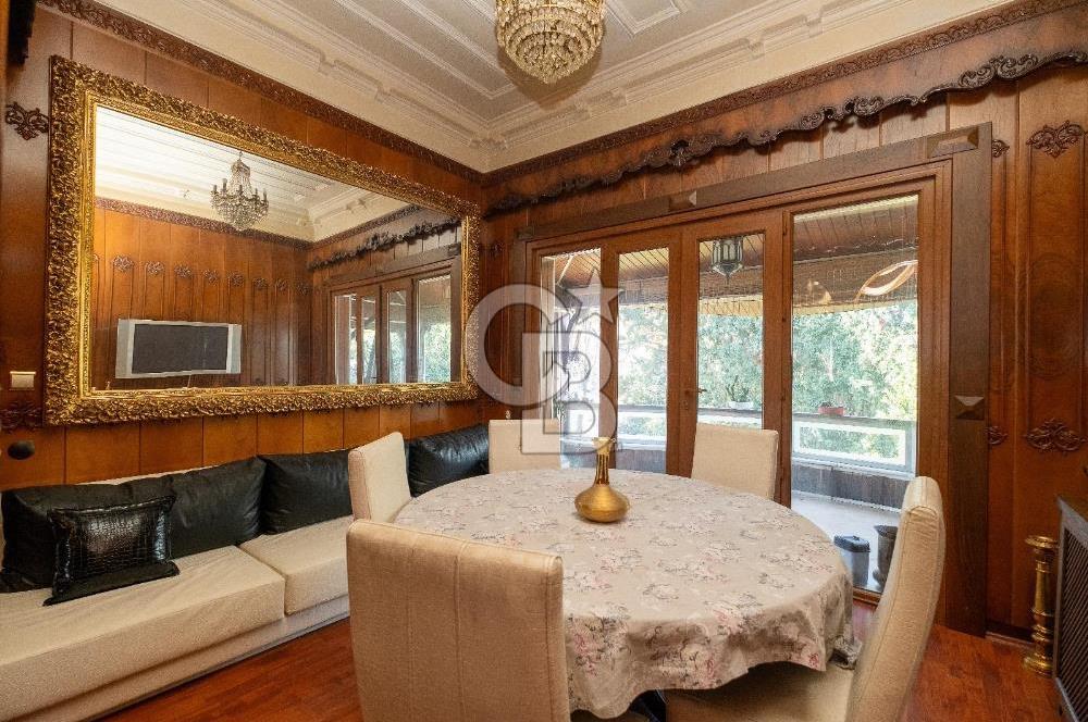 Büyükada'da 1.188 m2 Arsa İçinde Köşe Konumlu Satılık Köşk