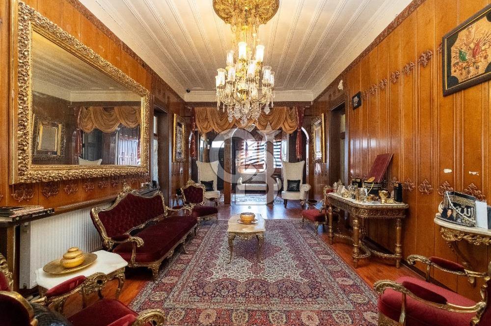 Büyükada'da 1.188 m2 Arsa İçinde Köşe Konumlu Satılık Köşk