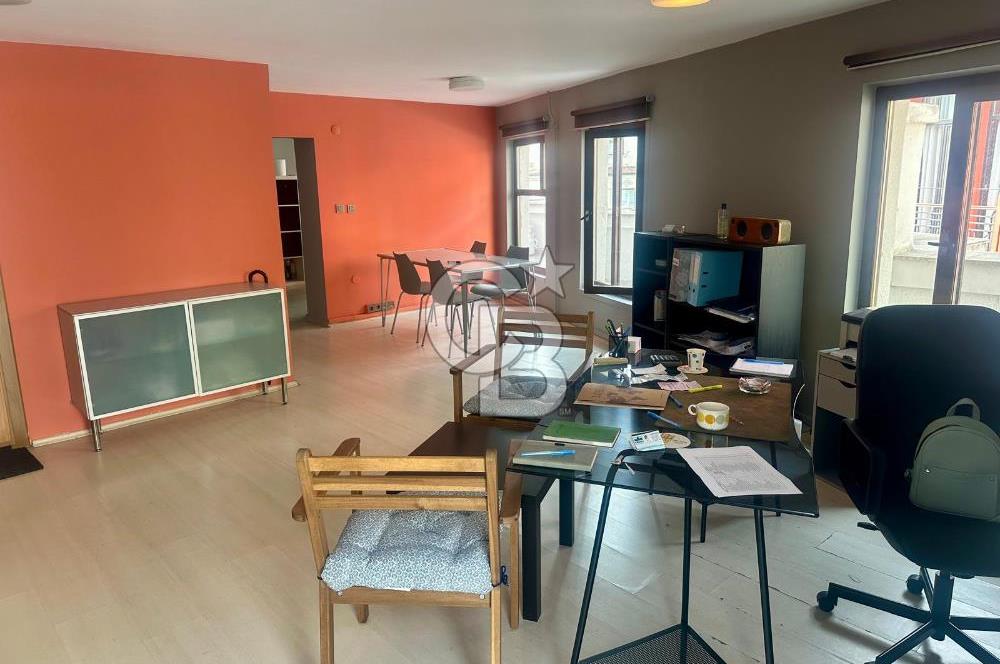 TARİHİ TÜNEL GEÇİDİ İŞ HANINDA 42 M2, 1+1, TERASLI MASRAFSIZ OFİS