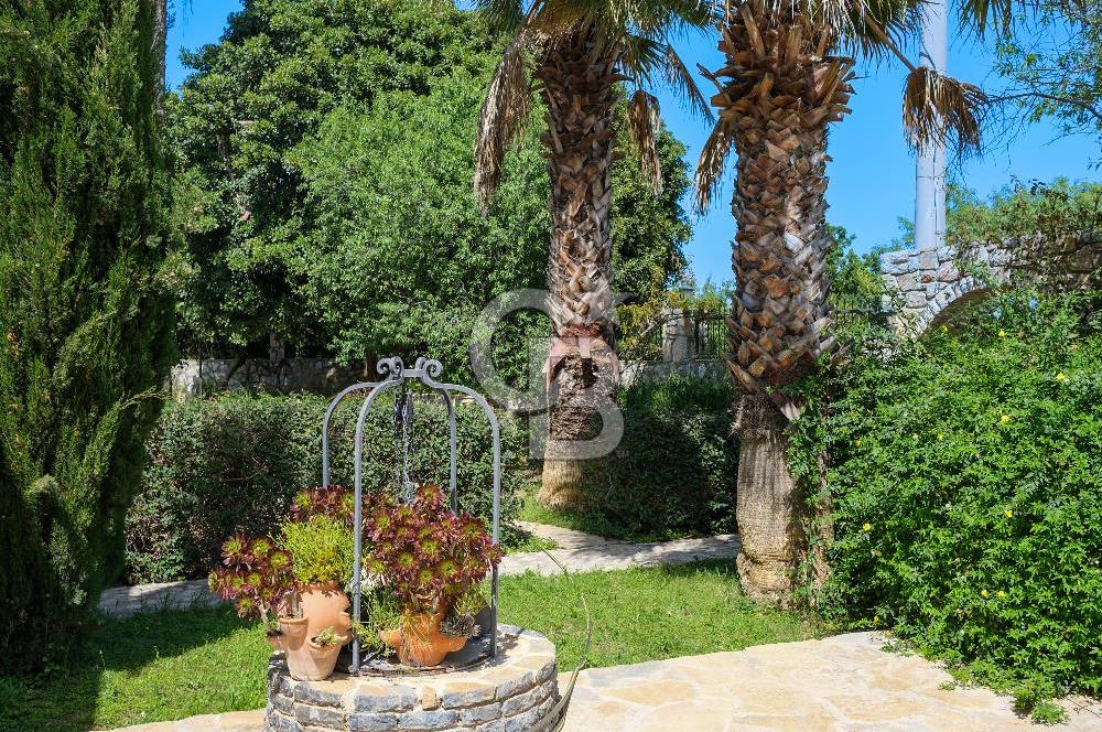 Eski Datça'da Satılık Havuzlu, 2 Müştemilatlı Lüks Villa