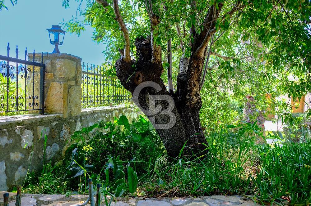 Eski Datça'da Satılık Havuzlu, 2 Müştemilatlı Lüks Villa