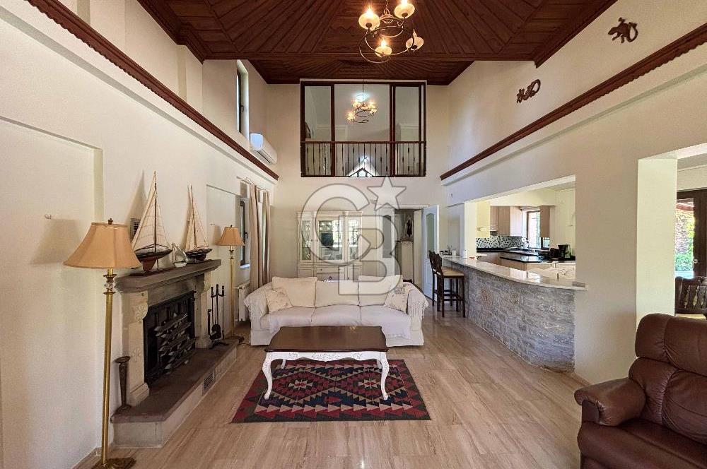 Eski Datça'da Satılık Havuzlu, 2 Müştemilatlı Lüks Villa