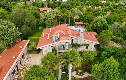 Eski Datça'da Satılık Havuzlu, 2 Müştemilatlı Lüks Villa