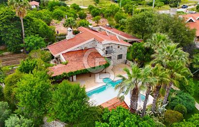 Eski Datça'da Satılık Havuzlu, 2 Müştemilatlı Lüks Villa