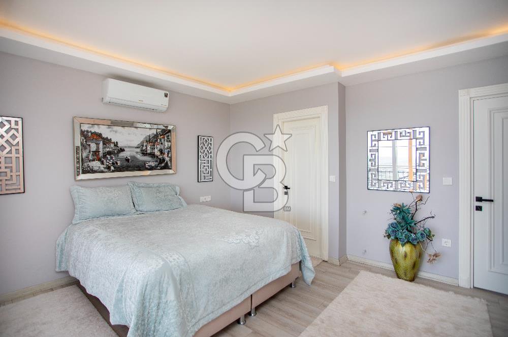 Çeşme Ovacık'ta Satılık Eşyalı 4+1 Lüks Villa
