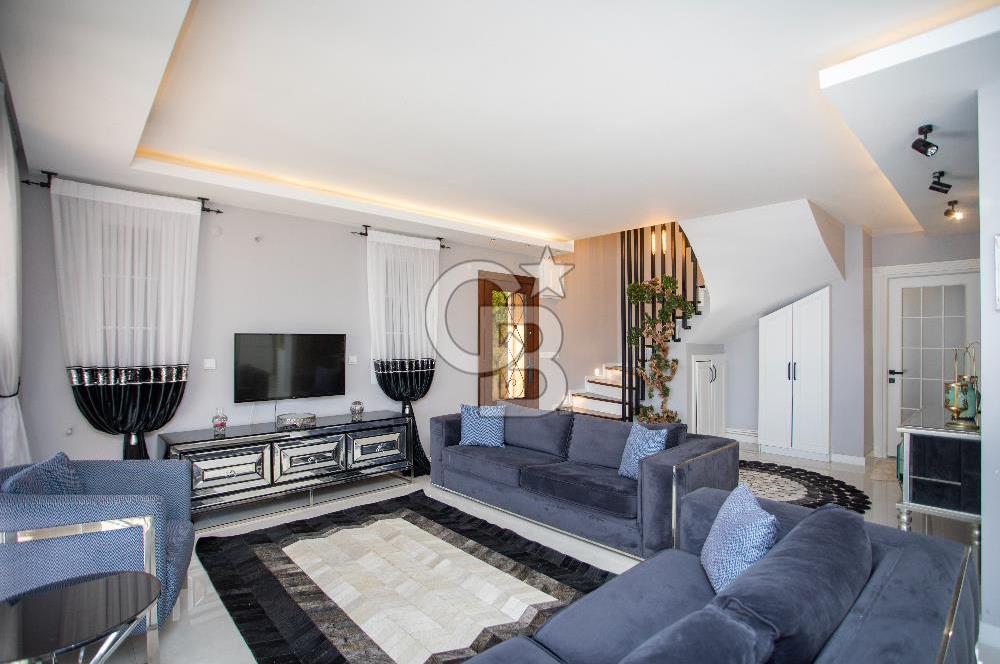 Çeşme Ovacık'ta Satılık Eşyalı 4+1 Lüks Villa