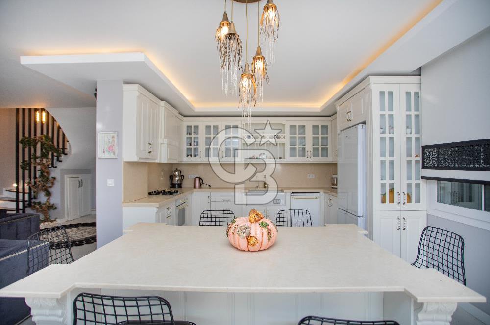 Çeşme Ovacık'ta Satılık Eşyalı 4+1 Lüks Villa