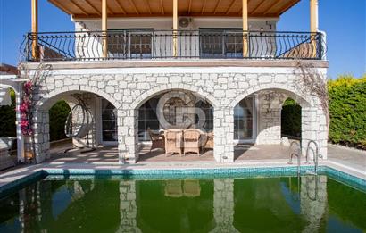 Çeşme Ovacık'ta Satılık Eşyalı 4+1 Lüks Villa