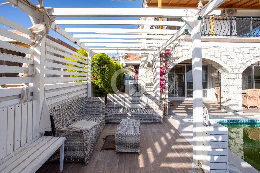 Çeşme Ovacık'ta Satılık Eşyalı 4+1 Lüks Villa