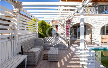 Çeşme Ovacık'ta Satılık Eşyalı 4+1 Lüks Villa