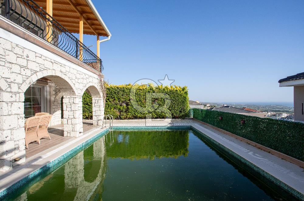 Çeşme Ovacık'ta Satılık Eşyalı 4+1 Lüks Villa