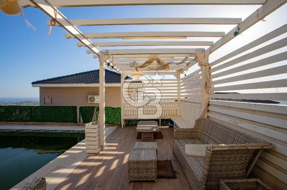 Çeşme Ovacık'ta Satılık Eşyalı 4+1 Lüks Villa