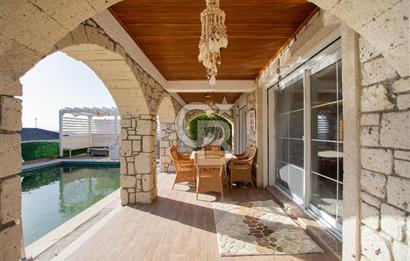 Çeşme Ovacık'ta Satılık Eşyalı 4+1 Lüks Villa
