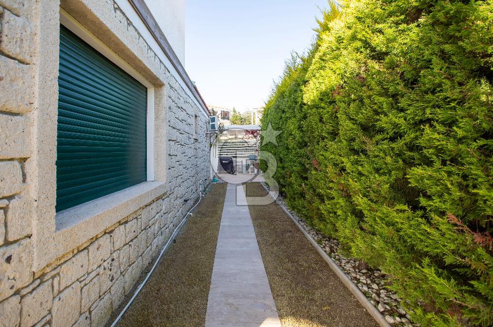 Çeşme Ovacık'ta Satılık Eşyalı 4+1 Lüks Villa