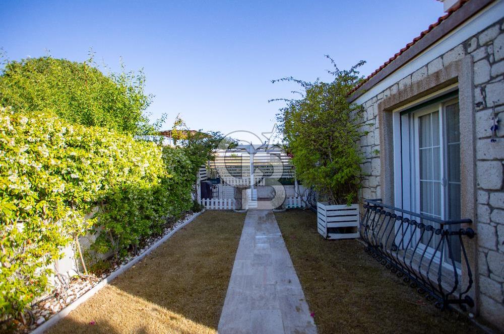 Çeşme Ovacık'ta Satılık Eşyalı 4+1 Lüks Villa
