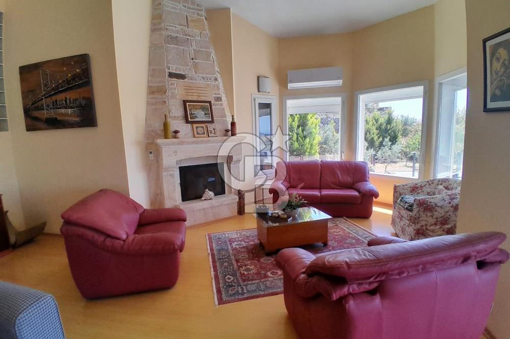 Foçaköy'de Eşyalı Kiralık Havuzlu Müstakil Villa