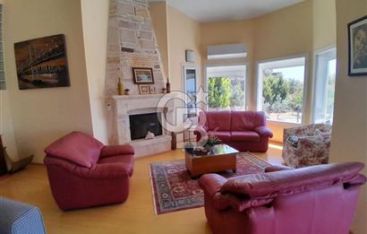 Foçaköy'de Eşyalı Kiralık Havuzlu Müstakil Villa