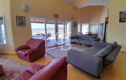 Foçaköy'de Eşyalı Kiralık Havuzlu Müstakil Villa