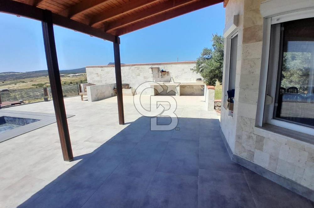 Foçaköy'de Eşyalı Kiralık Havuzlu Müstakil Villa