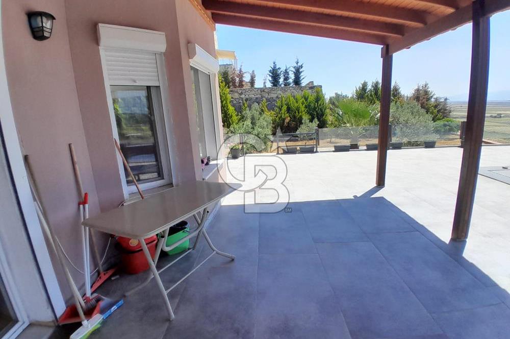 Foçaköy'de Eşyalı Kiralık Havuzlu Müstakil Villa