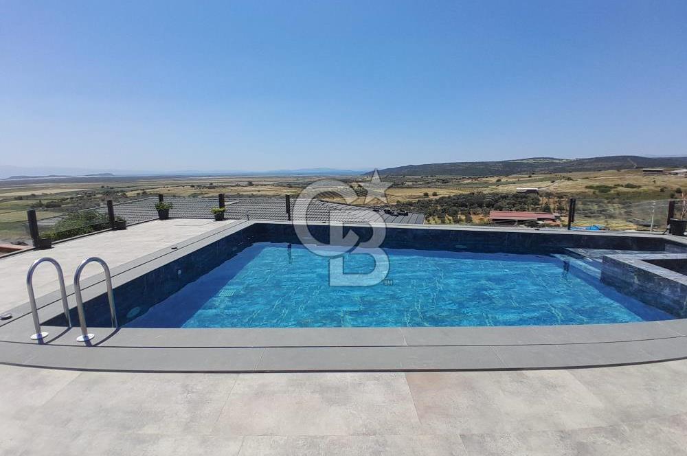 Foçaköy'de Eşyalı Kiralık Havuzlu Müstakil Villa