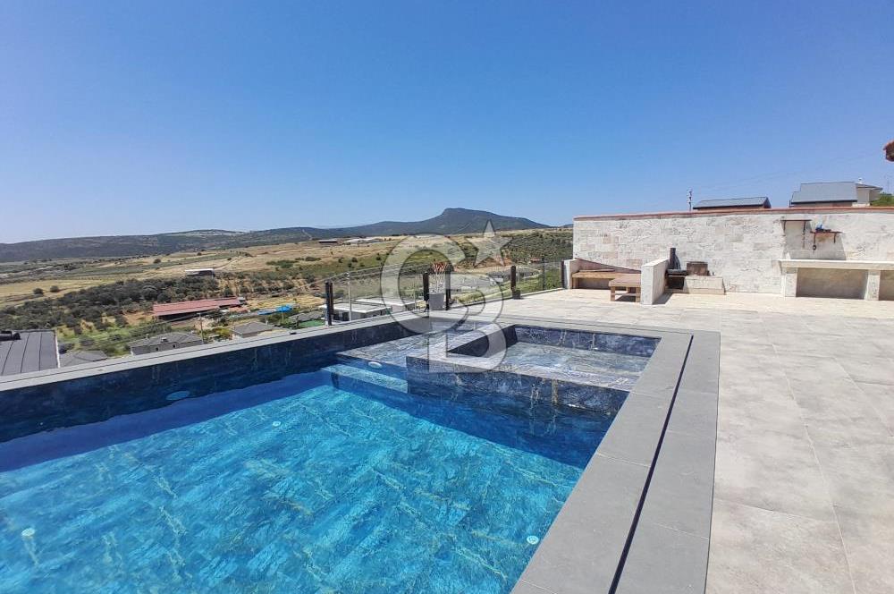 Foçaköy'de Eşyalı Kiralık Havuzlu Müstakil Villa