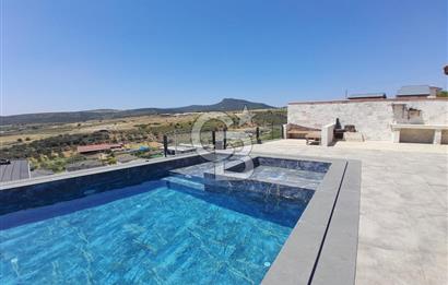 Foçaköy'de Eşyalı Kiralık Havuzlu Müstakil Villa