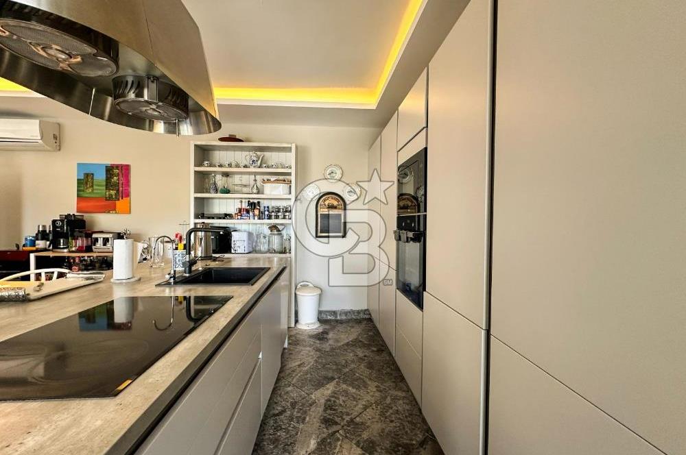 GÜMÜŞLÜK DENİZ MANZARALI ÖZEL PEYZAJLI 200M2 4+1 HAVUZLU VİLLA