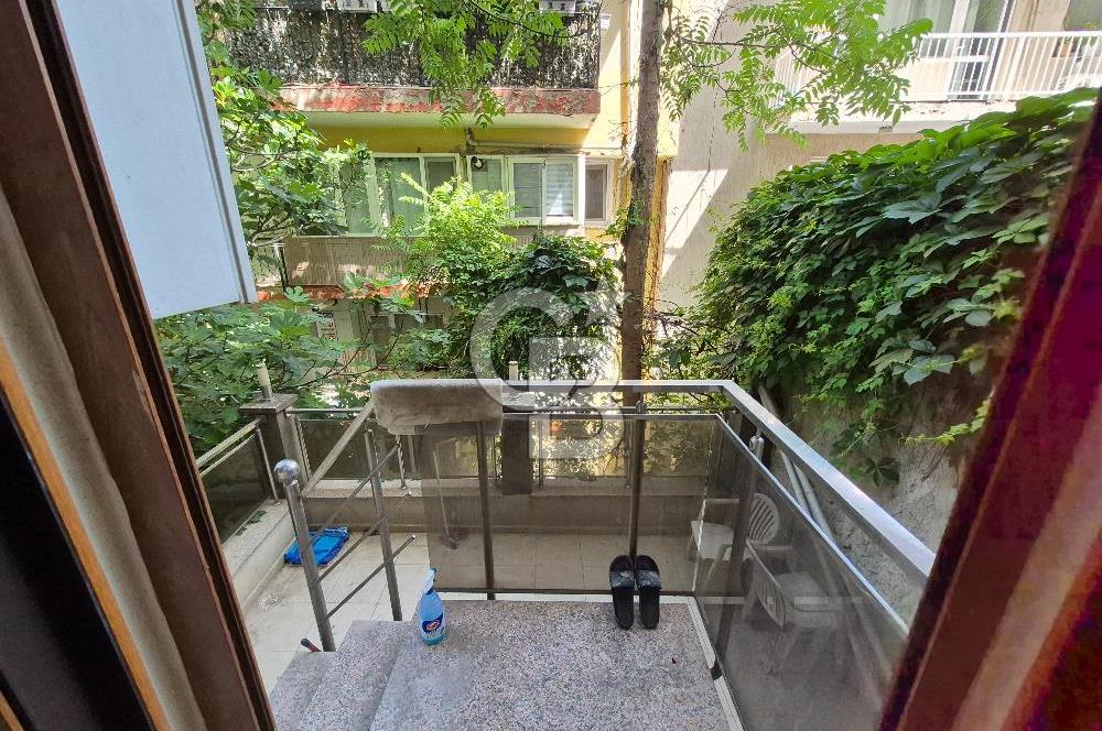 TARİHİ ASANSÖRDE BAHÇELİ GENİŞ 1+1 SATILIK DAİRE