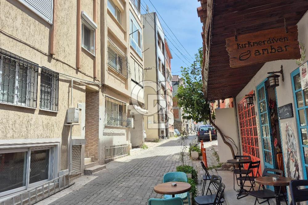 TARİHİ ASANSÖRDE BAHÇELİ GENİŞ 1+1 SATILIK DAİRE
