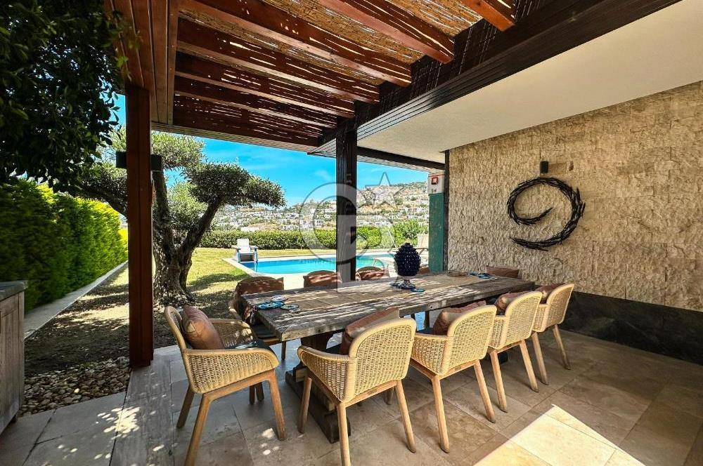 GÜMÜŞLÜK DENİZ MANZARALI ÖZEL PEYZAJLI 200M2 4+1 HAVUZLU VİLLA