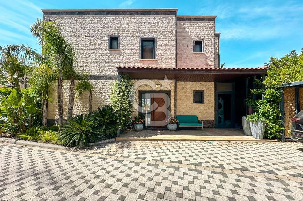 GÜMÜŞLÜK DENİZ MANZARALI ÖZEL PEYZAJLI 200M2 4+1 HAVUZLU VİLLA