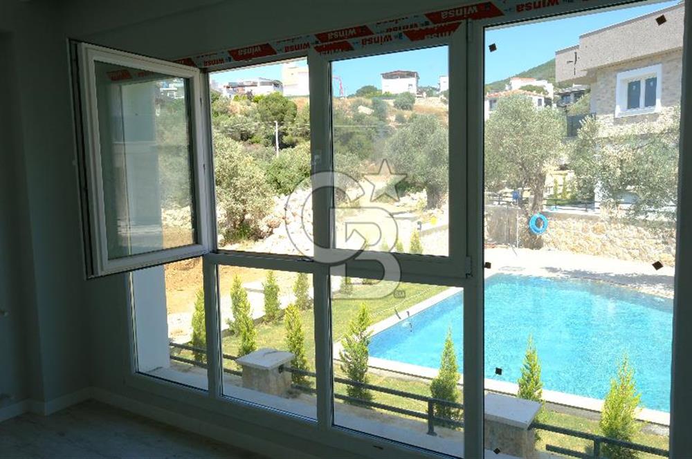 YENİFOÇA OLİVEPARK EVLERİ'NDE HAVUZLU SİTEDE 2+1 SATILIK DAİRE