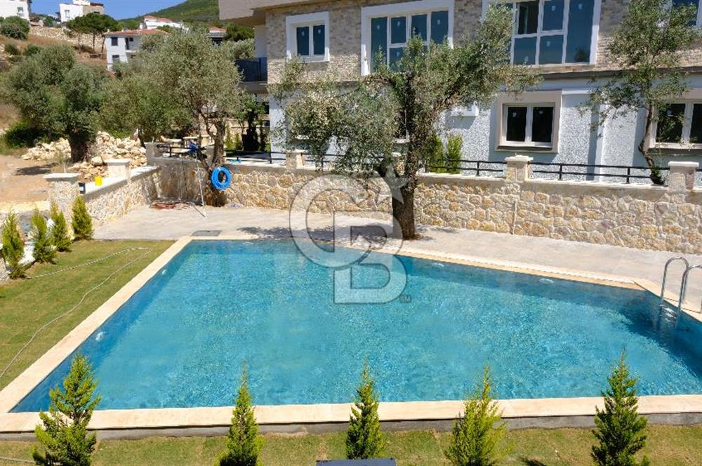 YENİFOÇA OLİVEPARK EVLERİ'NDE HAVUZLU SİTEDE 2+1 SATILIK DAİRE