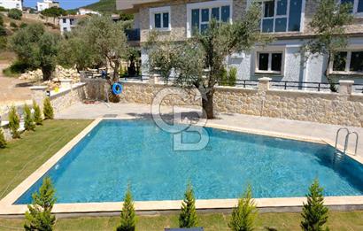 YENİFOÇA OLİVEPARK EVLERİ'NDE HAVUZLU SİTEDE 2+1 SATILIK DAİRE