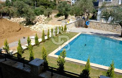 YENİFOÇA OLİVEPARK EVLERİ'NDE HAVUZLU SİTEDE 2+1 SATILIK DAİRE