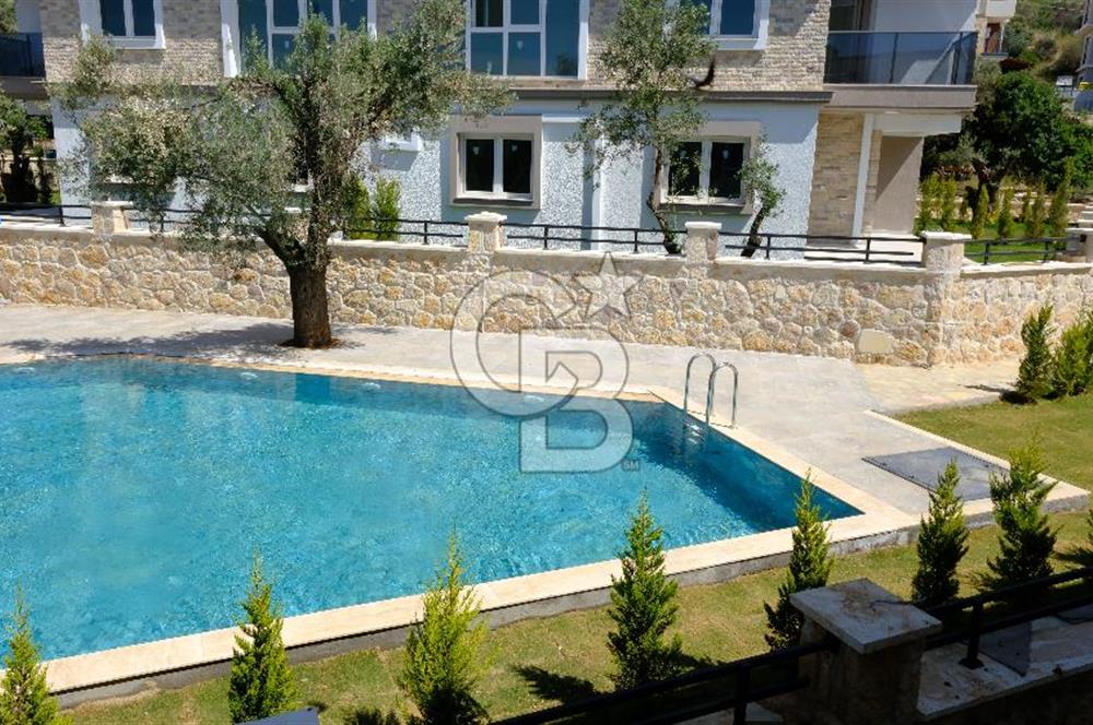 YENİFOÇA OLİVEPARK EVLERİ'NDE HAVUZLU SİTEDE 2+1 SATILIK DAİRE