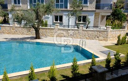 YENİFOÇA OLİVEPARK EVLERİ'NDE HAVUZLU SİTEDE 2+1 SATILIK DAİRE