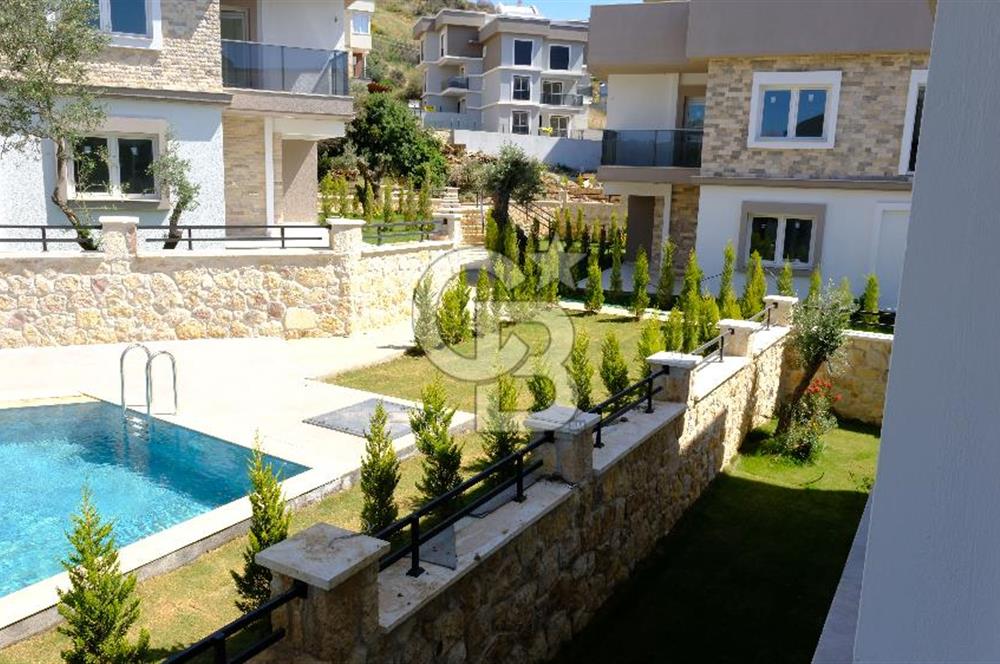 YENİFOÇA OLİVEPARK EVLERİ'NDE HAVUZLU SİTEDE 2+1 SATILIK DAİRE