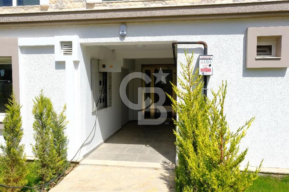 YENİFOÇA OLİVEPARK EVLERİ'NDE HAVUZLU SİTEDE 2+1 SATILIK DAİRE