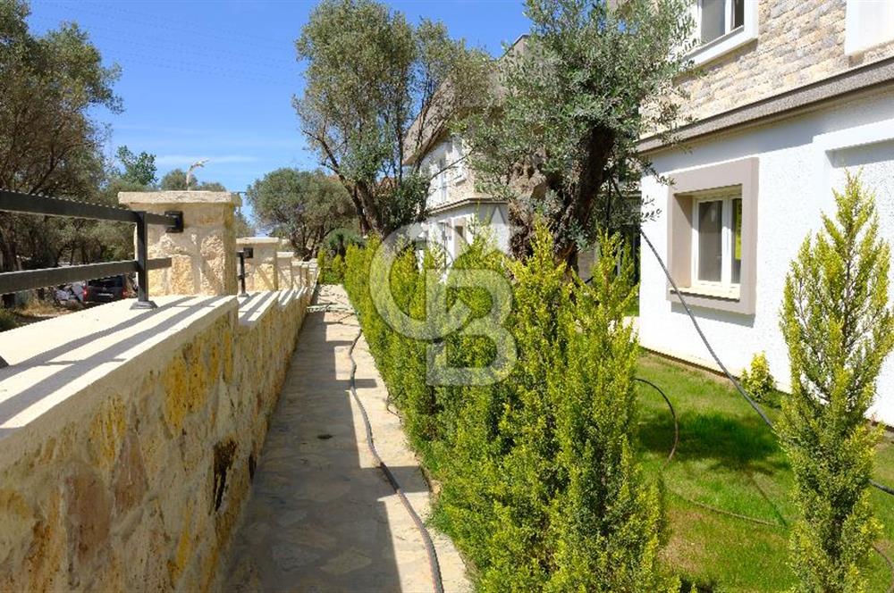 YENİFOÇA OLİVEPARK EVLERİ'NDE HAVUZLU SİTEDE 2+1 SATILIK DAİRE