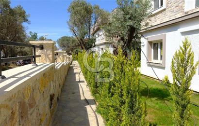 YENİFOÇA OLİVEPARK EVLERİ'NDE HAVUZLU SİTEDE 2+1 SATILIK DAİRE