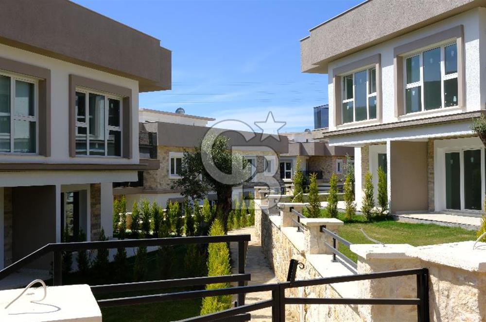 YENİFOÇA OLİVEPARK EVLERİ'NDE HAVUZLU SİTEDE 2+1 SATILIK DAİRE