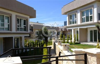 YENİFOÇA OLİVEPARK EVLERİ'NDE HAVUZLU SİTEDE 2+1 SATILIK DAİRE