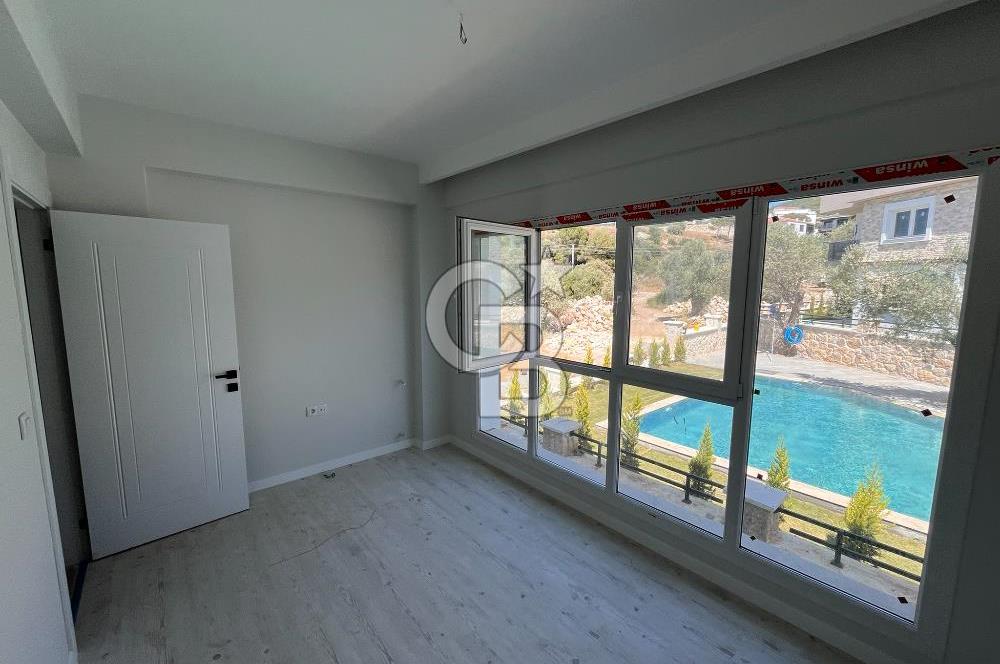 YENİFOÇA OLİVEPARK EVLERİ'NDE HAVUZLU SİTEDE 2+1 SATILIK DAİRE