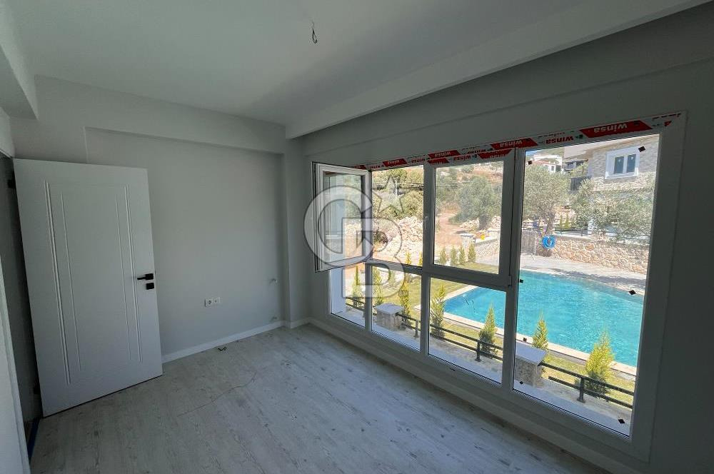 YENİFOÇA OLİVEPARK EVLERİ'NDE HAVUZLU SİTEDE 2+1 SATILIK DAİRE