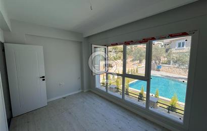 YENİFOÇA OLİVEPARK EVLERİ'NDE HAVUZLU SİTEDE 2+1 SATILIK DAİRE